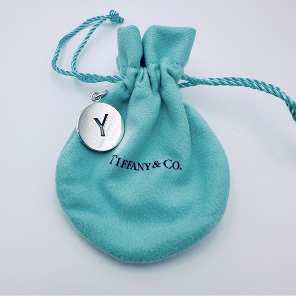 Tiffany & Co. Letter Y Round Tag Initial Charm in Sterling Silver with Pouch - Picture 8 of 8